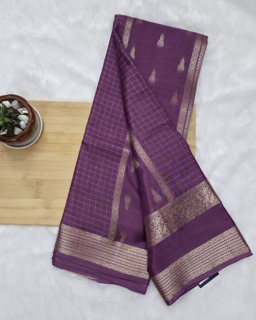 Lavender Pashmina Viscose Saree with Vertical Checks, Jumka Buttas & Bentex Border