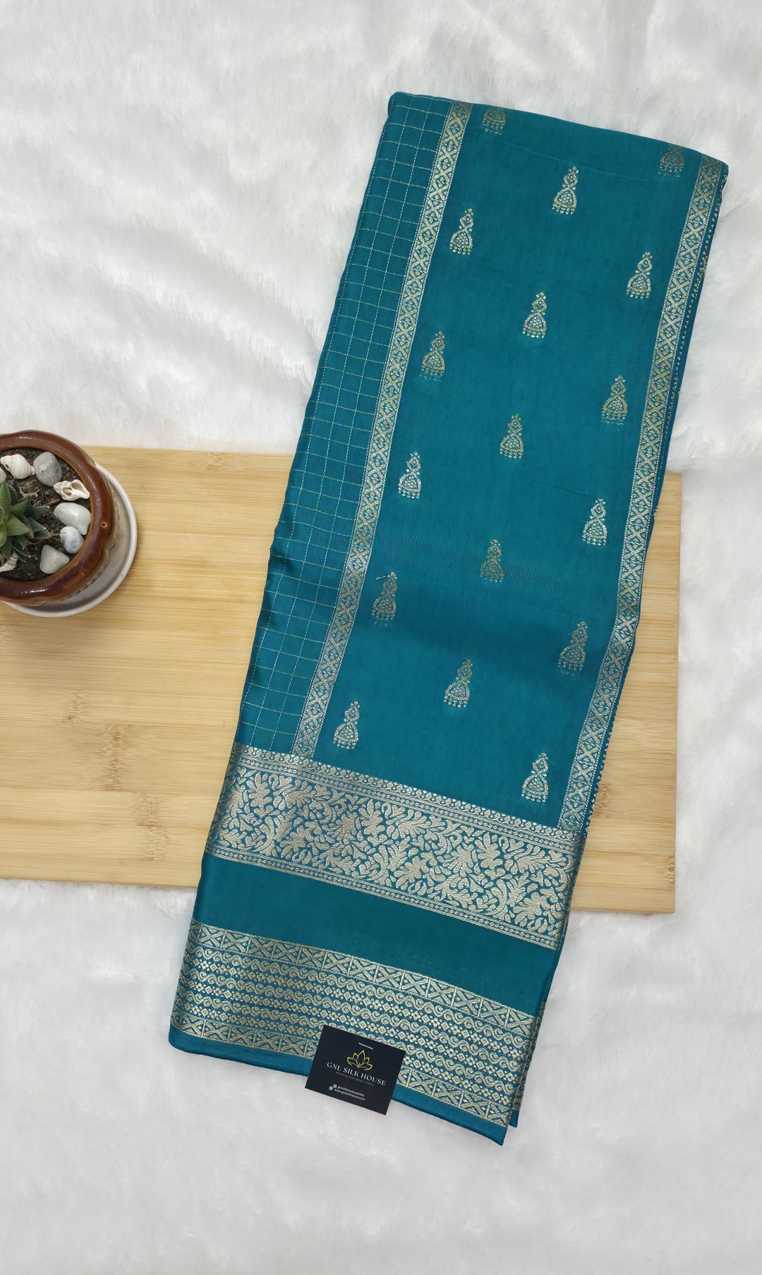 Classic Rama Green Pashmina Viscose Saree with Vertical Checks, Jumka Buttas & Bentex Border